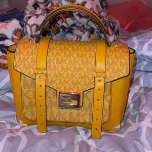 Michael kors purse
